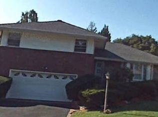 6 Montauk Ct, Westbury, NY 11590
