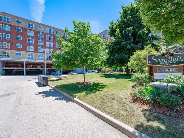 20 Saint George St #110, Kitchener, ON N2G 2S7