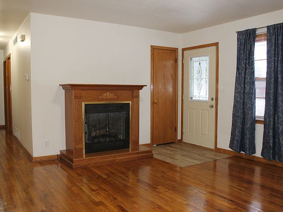 3rd image of 3908 Pleasant Valley Blvd