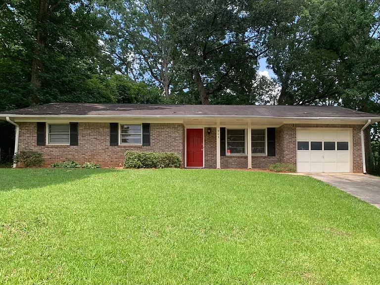 943 Parkstone Dr — Photo 1