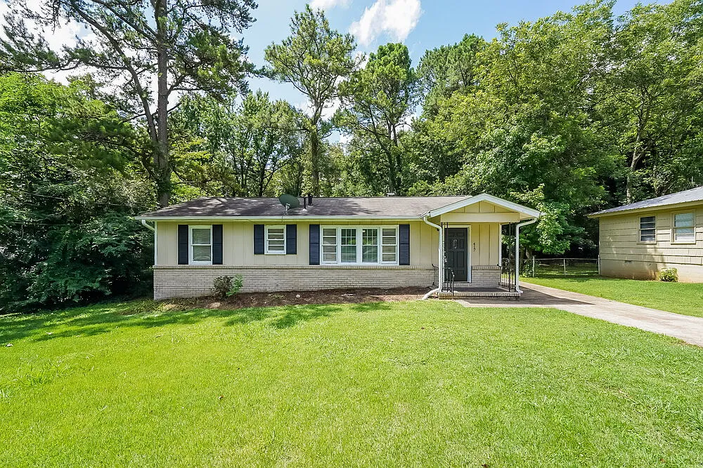 3 bed, 1.0 bath, 1008 sqft, $1,220 — Photo 1