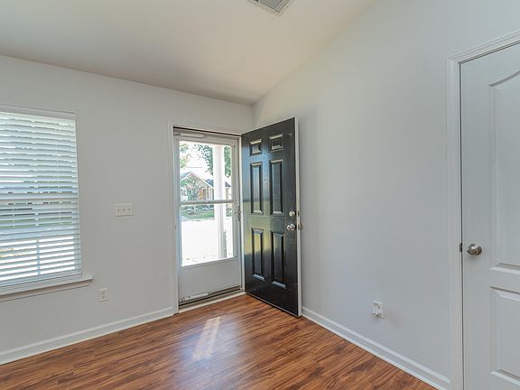 3rd image of 154 Fox Haven Dr