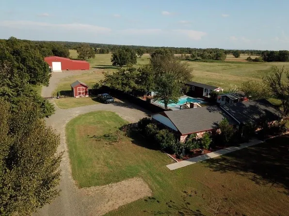 806 N Main St, Elmore City, OK 73433