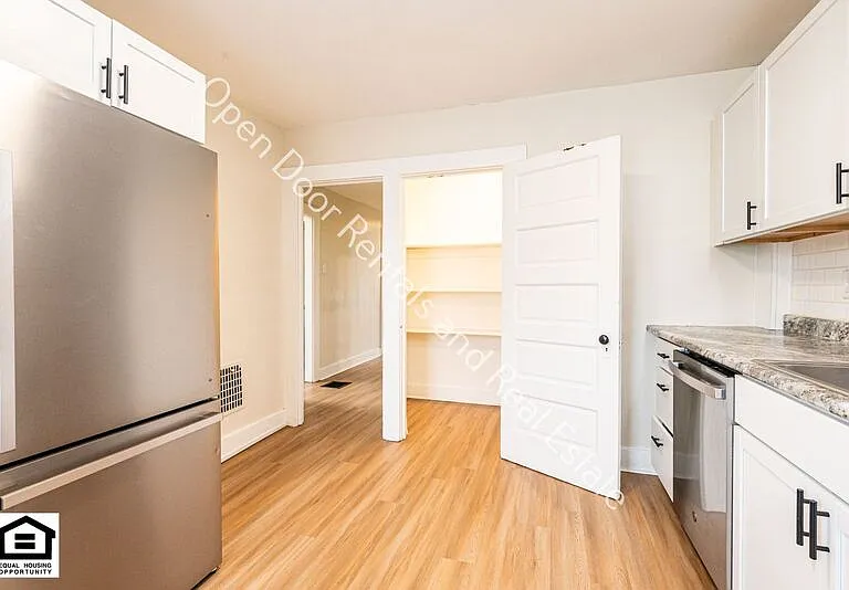 2516 S Lafayette St — Photo 8