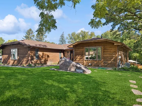 8701 Black Maple Dr, Eden Prairie, MN 55344