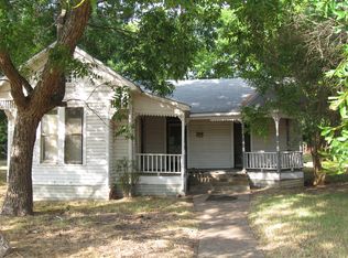 104 N Railroad Ave, Calvert, TX 77837