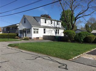44 Chiswick Rd, Warwick, RI 02889