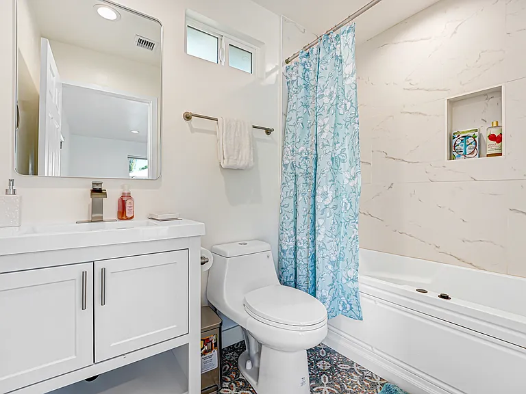 5554 Capistrano Ave — Photo 19