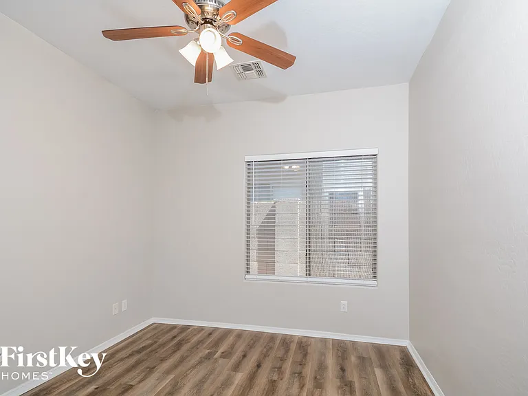 3606 N 129th Ave — Photo 13