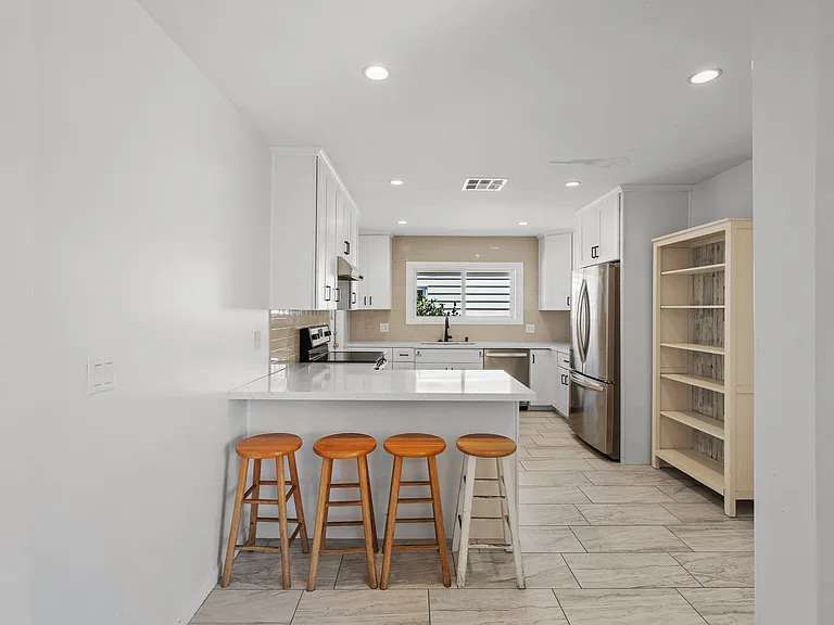 5658 Mary Lane Dr — Photo 2