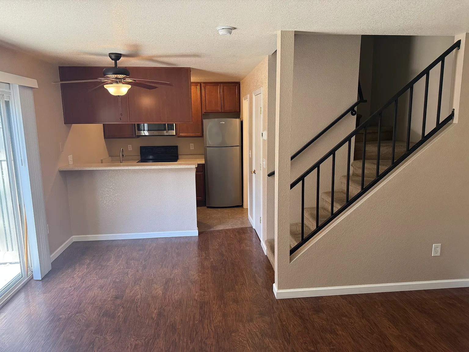 1 bed, 1.5 bath, 900 sqft, $1,800 — Photo 4