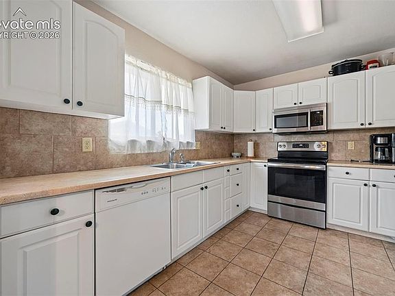 5th image of 36 Wheatridge Dr