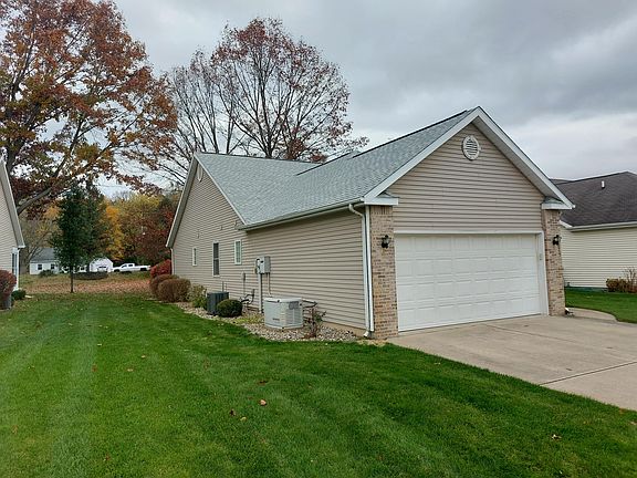 5th image of 1325 Honeysuckle Ln