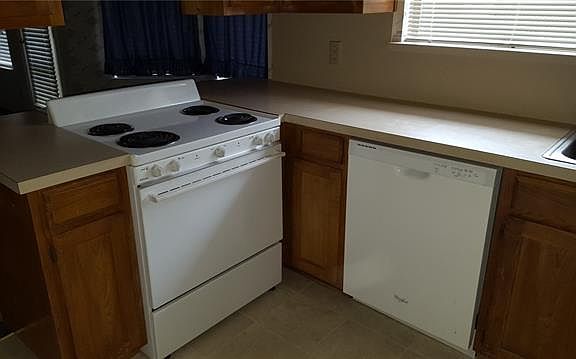 4th image of 1016 Brittany Dr