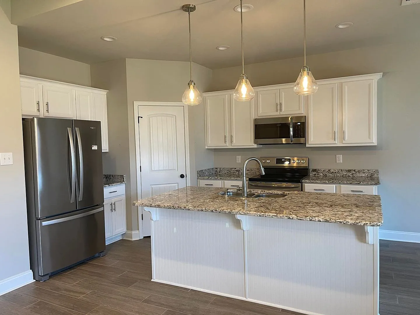 Coming Soon! 3/2 Home Available In Old Field — Photo 3