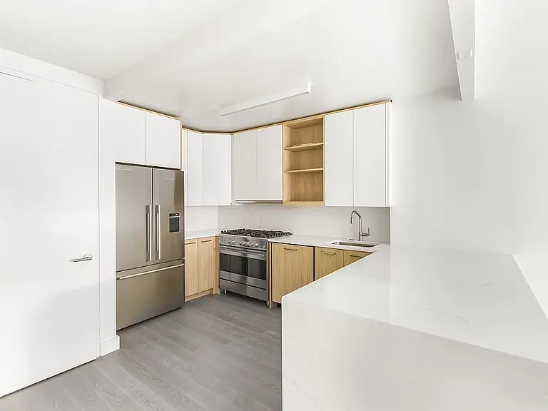 101 W End Ave #7M — Photo 1