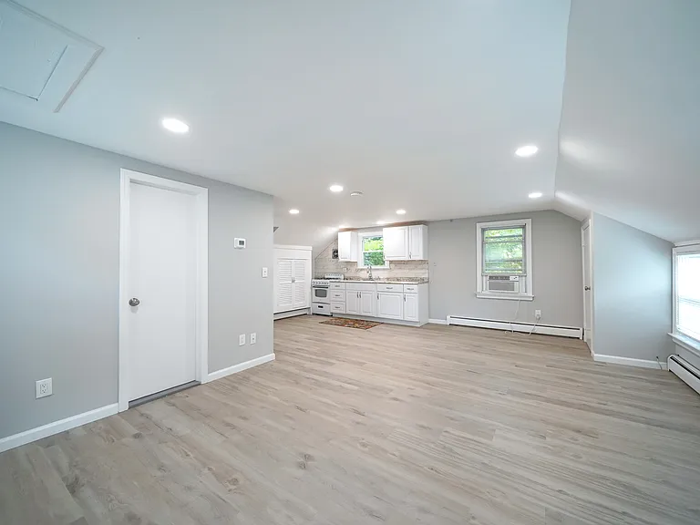 16 Brook St — Photo 42