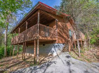 906 Lowe Valley Dr, Sevierville, TN 37862