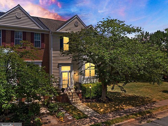 2nd image of 44016 Royal Crest Sq