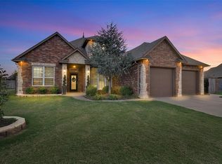 912 Stonebridge Ct, Weatherford, OK 73096