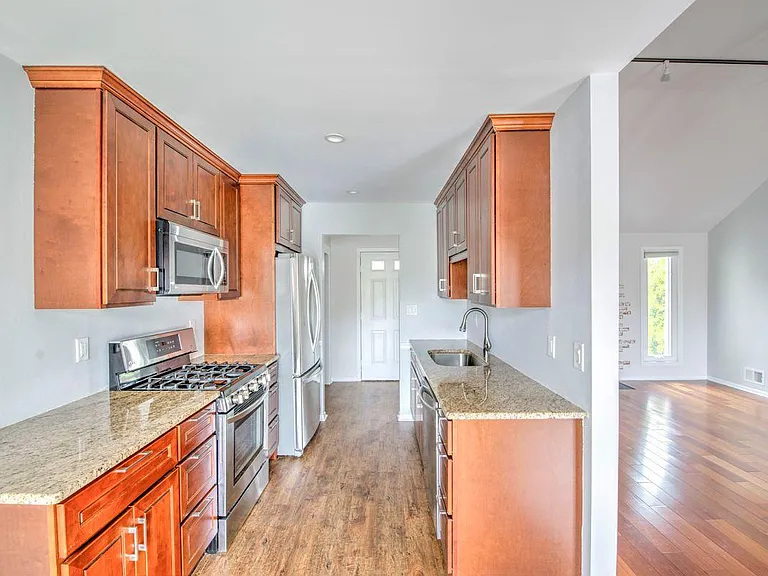 20 Tower Hill Dr #20 — Photo 8