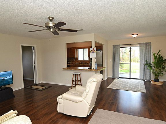 3rd image of 1495 NE Silver Maple Way
