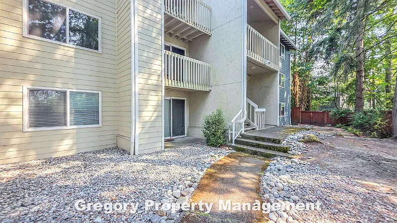 1 bed, 1.0 bath, 677 sqft, $2,200 — Photo 4