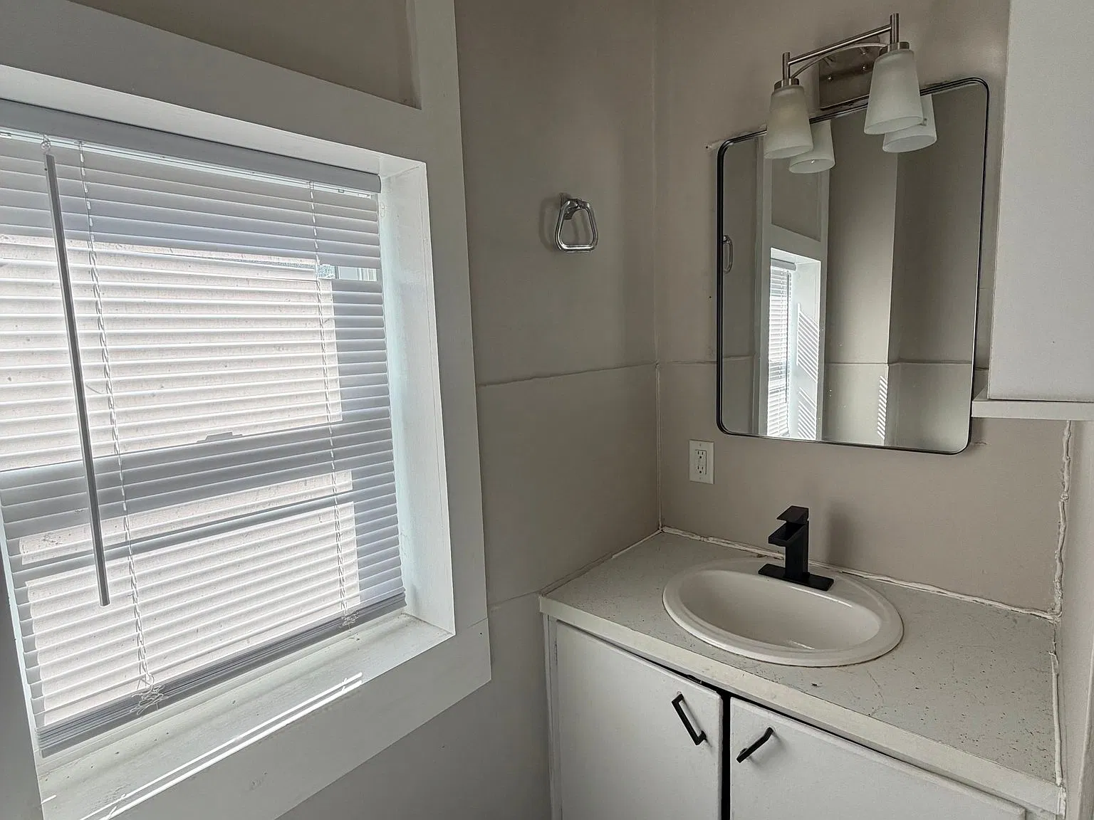 Recently Updated Studio Apartment - Council Bluffs, IA! — Photo 4