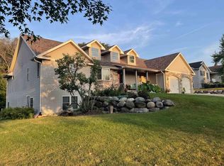 2219 Surrey Ln, Baraboo, WI 53913