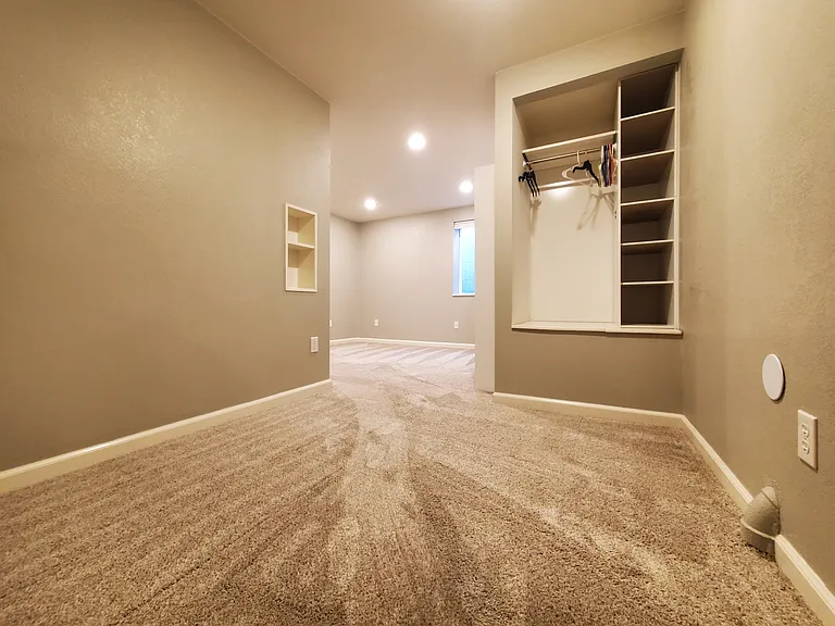 6977 Isabell Ln — Photo 12