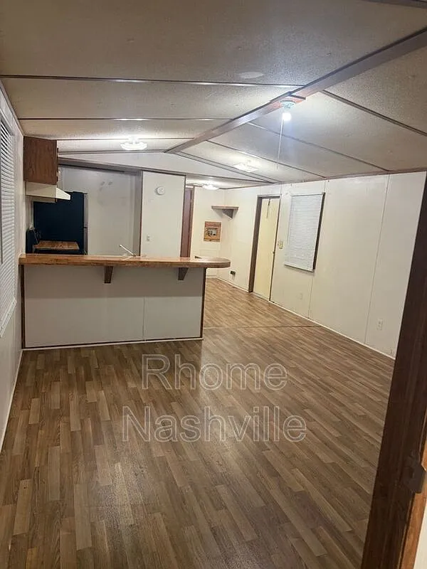 2 bed, 1.0 bath, 896 sqft, $1,000 — Photo 1