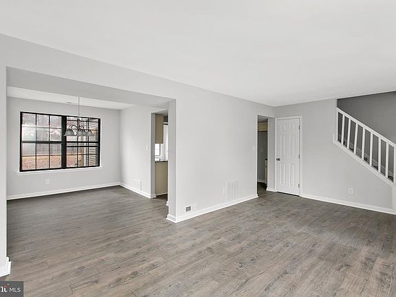 4th image of 111 Fenway Ave