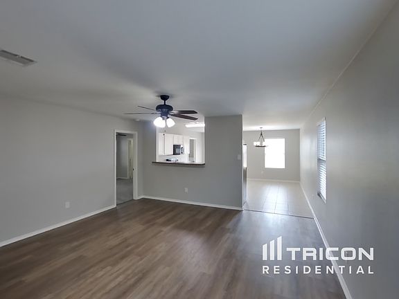 3rd image of 1617 Village Park Trl