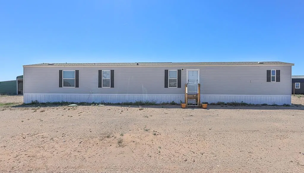 3 bed, 2.0 bath, 1216 sqft, $2,200 — Photo 2