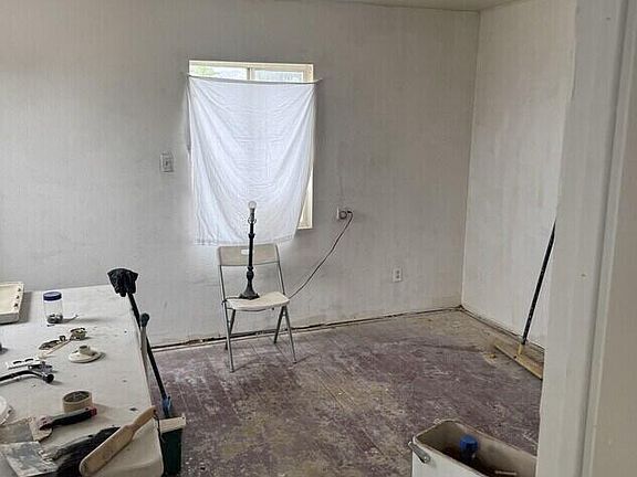 3rd image of 38652 9th St E