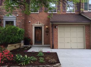 5889 Woodfield Estates Dr, Alexandria, VA 22310