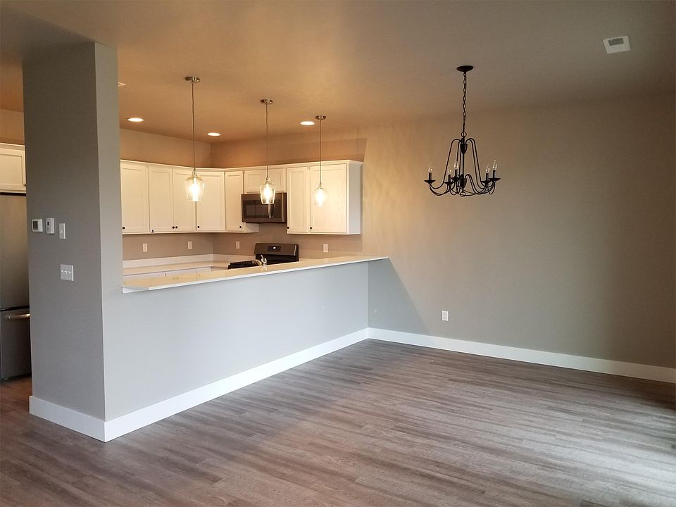 2nd image of 2661 Park Creek Ave