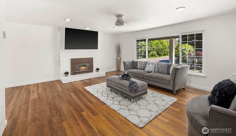 3rd image of 2102 SW 322nd Street