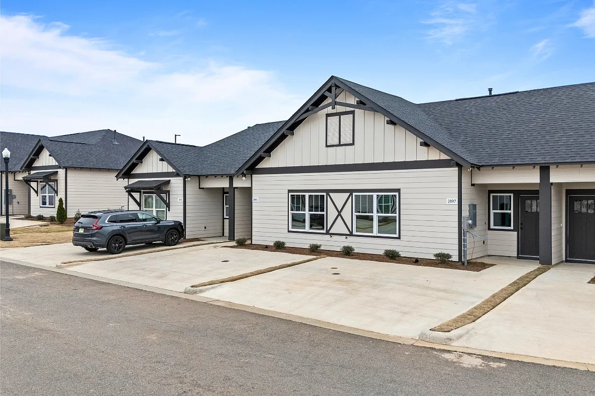 2895 Ridge Crest Court - NA — Photo 2