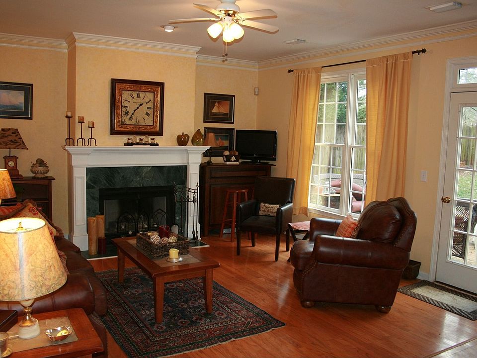 2nd image of 1035 Cresta Ct