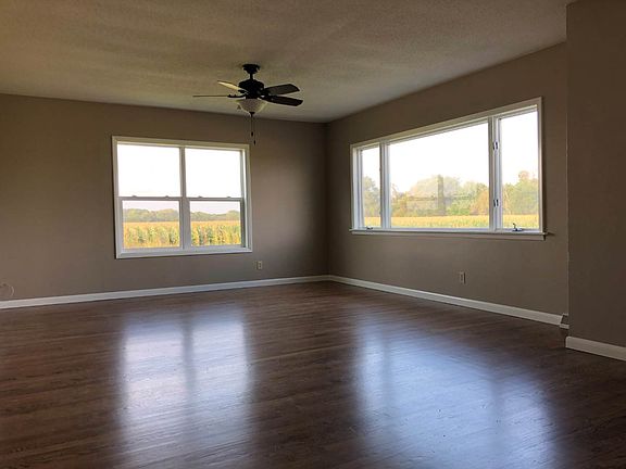 5th image of 827 15th Ave