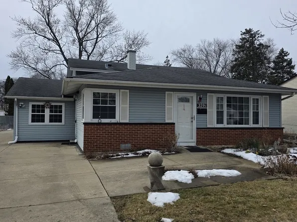 2201 Kingfisher Ln, Rolling Meadows, IL 60008