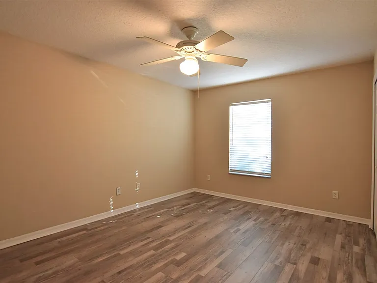 1066 Dolphin Dr — Photo 10