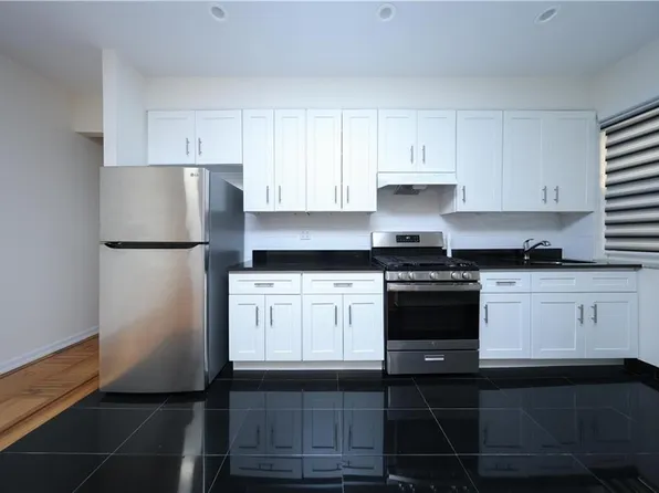 1813 Bay Ridge Avenue image 4 of 31