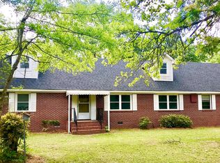 106 Lakeway Dr, Saint Matthews, SC 29135