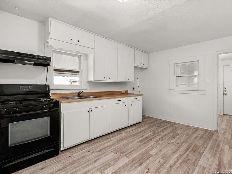2031 Lamar St — Photo 13