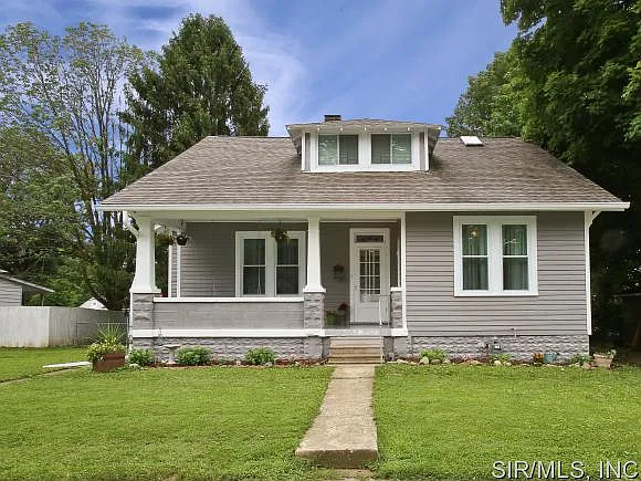 301 E Clay St photo 1