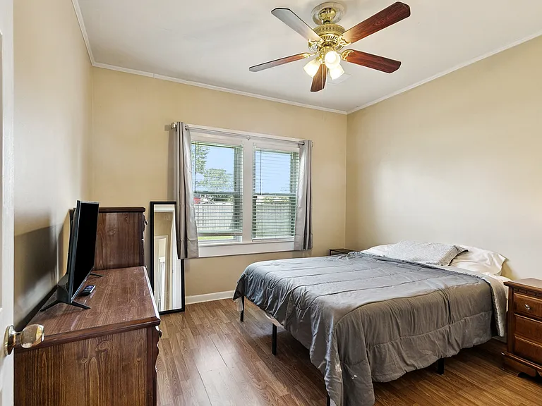 112 Saint Charles Pl — Photo 15