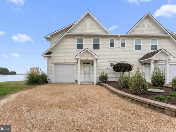 586 Riverside Dr, Lancaster, VA 22503