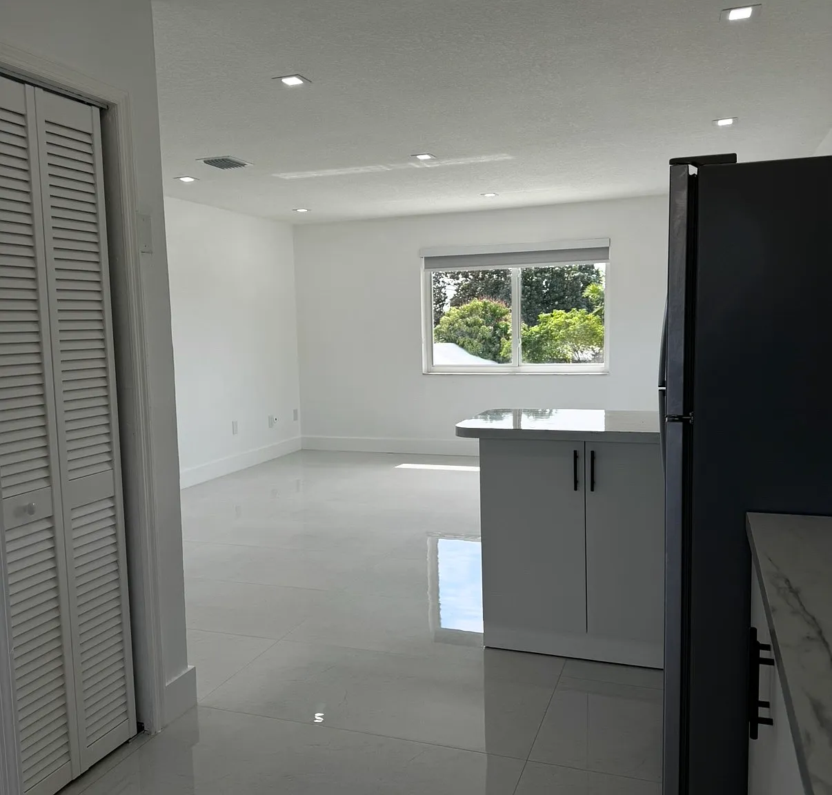E 12th Pl, Hialeah — Photo 2